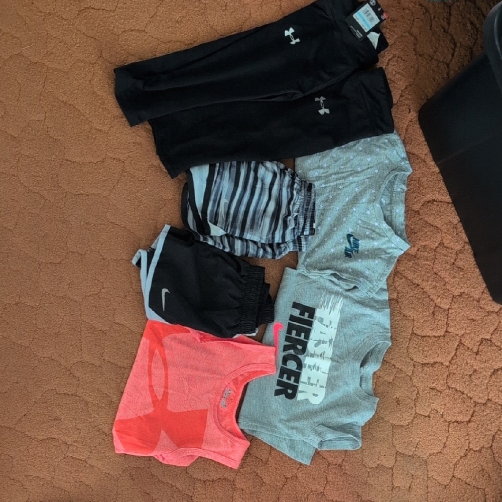 Nike And Under Armour Girls 4/5 Clothes Lot- Nee Or Hardly Worn